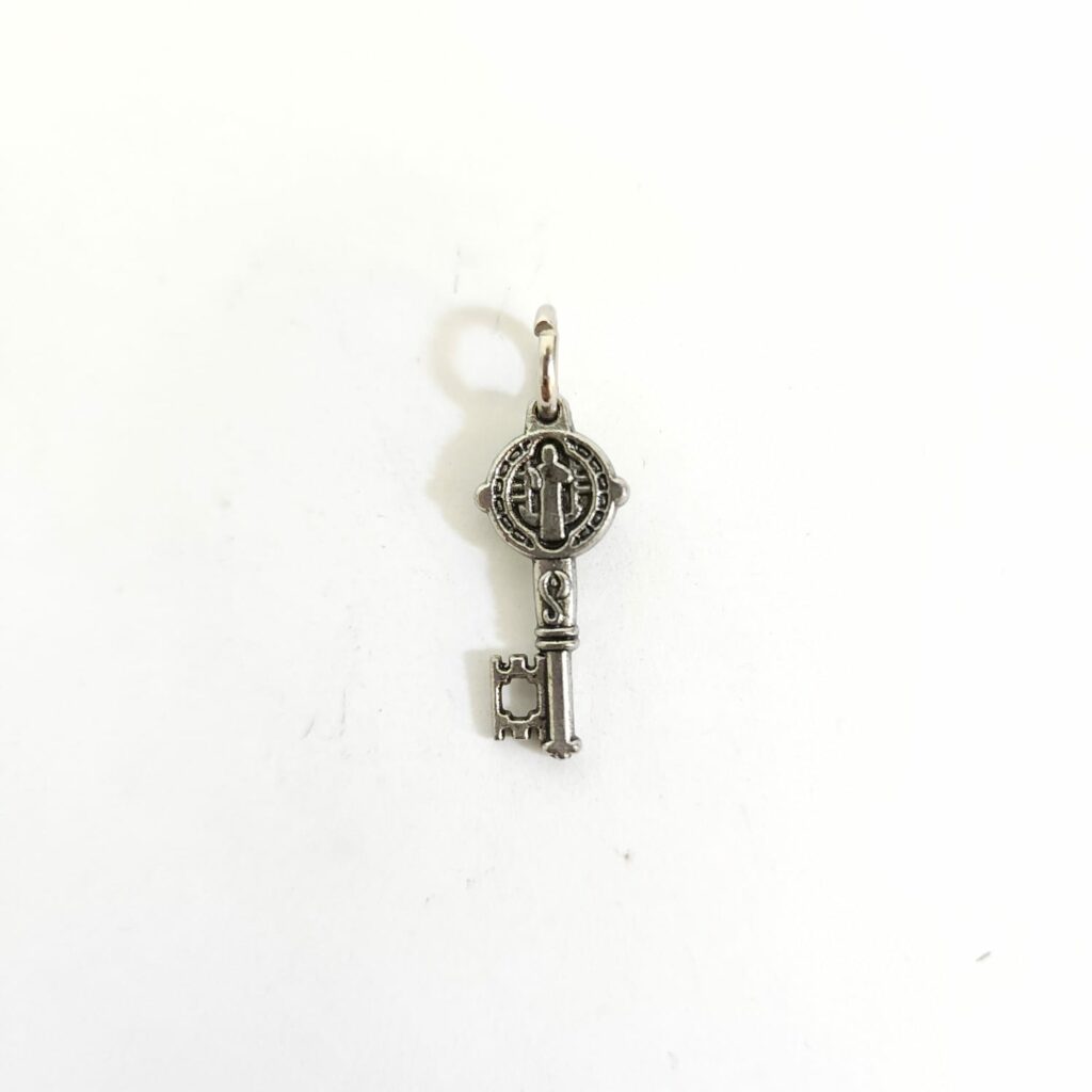 DIJE LLAVE DE SAN BENITO MINI