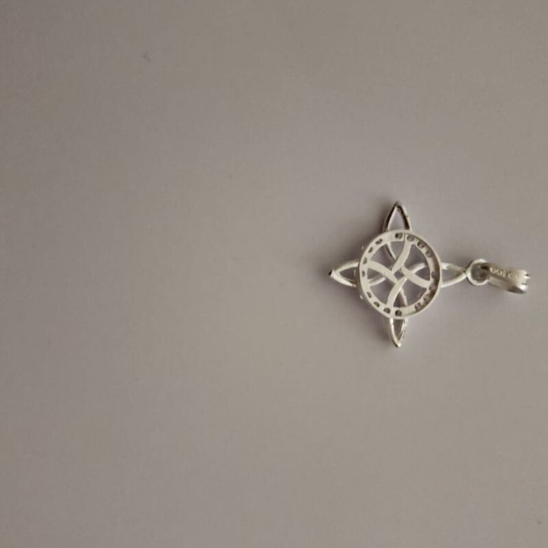 DIJE DE PLATA NUDO DE BRUJA