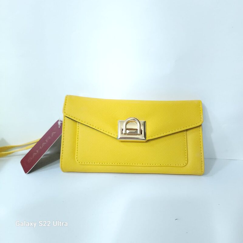 CARTERA DE DAMA AMARILLA