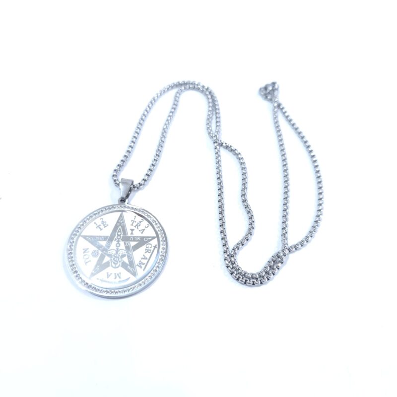 TETRAGRAMATON 4.5 CM PLATEADO CON CADENA ACERO INOXIDABLE